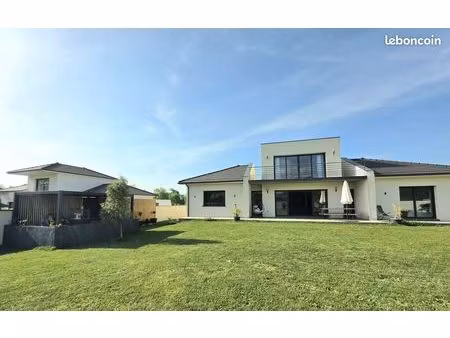 villa 5 pièces 148 m²
