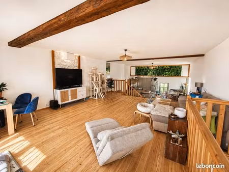 maison de village rénovée – 162 m² – pièce de vie 90 m² – garage 50 m²