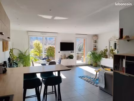 beau t4 dernier étage avec terrasse