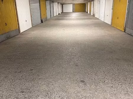 garage / box de stockage de 16m2  40 m³  en résidence sécurisée