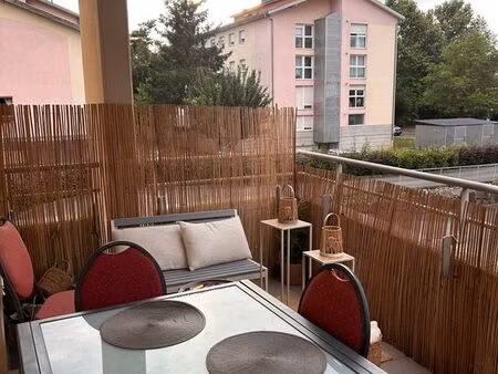 appartement 2 pièces 50 m² (620 euros hors charges)