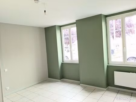 studio lumineux 24 m² refait à neuf  centre tarbes  rendement 9%