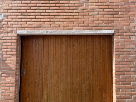 location garage 28 m2 en plus double plancher