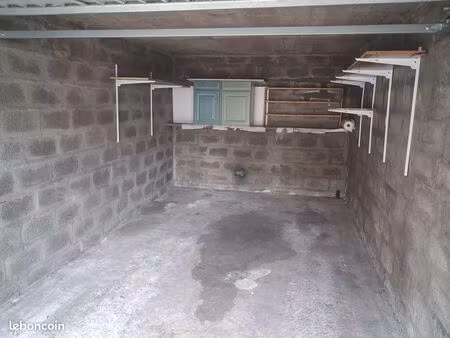 garage fermé a louer