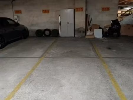 parking de 13m2 à nation