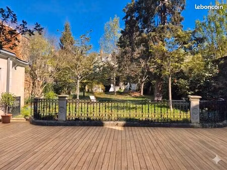 propriété 8 pièces 250 m²