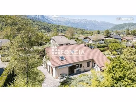 maison familiale 7 pièces composée aujourd'hui de deux appartements indépendants  secteur 