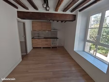 location t2 rénové - coeur de village