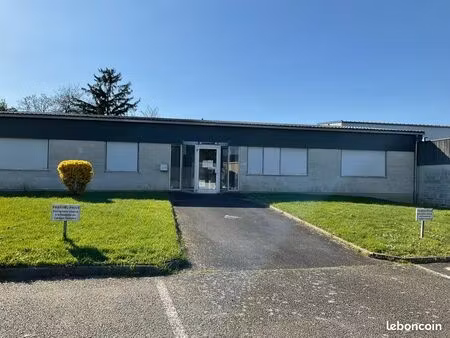 bâtiment professionnel spacieux et accessible pmr 177m2