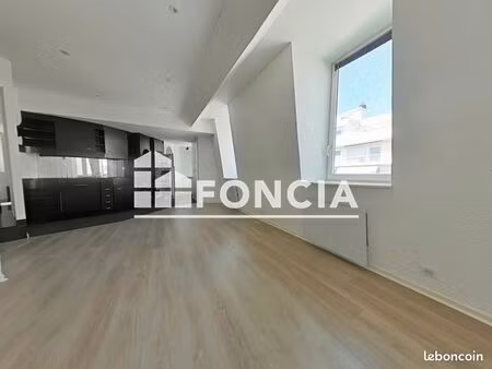 studio 2 pièces 64 m²