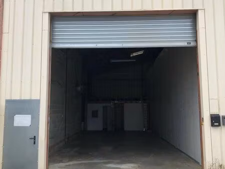 a louer dépôt 140m2 bompas