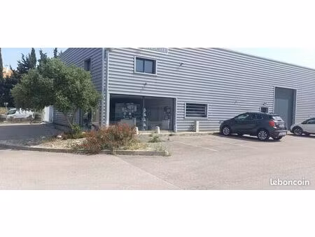urgent à louer local 410m2 + cour 100m2 + parking