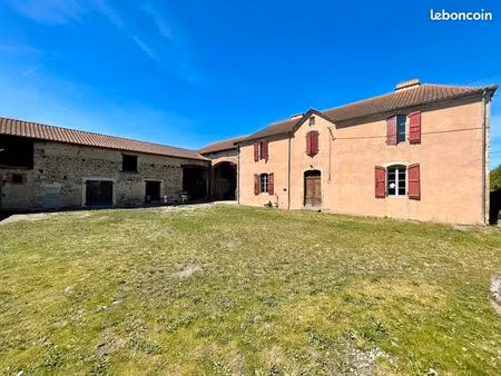 grand corps de ferme à rénover