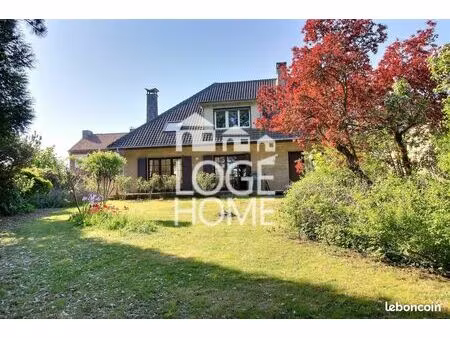 maison 8 pièces 189 m²