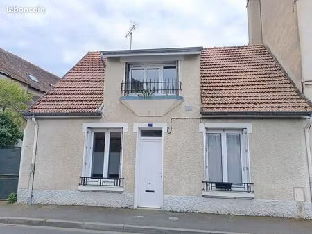 charmante maison au coeur du village  3 ch  70 m2