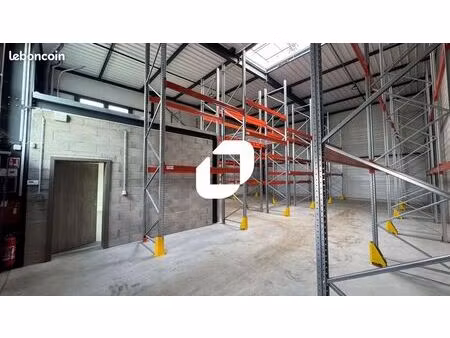 local bureaux 210 m²