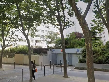 parking métro glacière paris