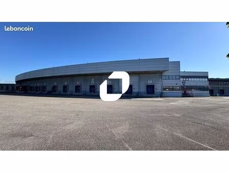local logistique 29 629 m²