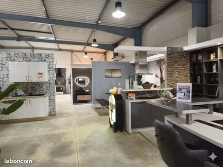 local 551 m² claira