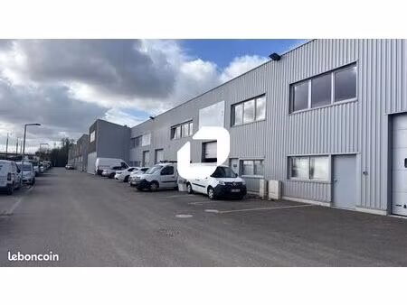 local d'activité 151 m²