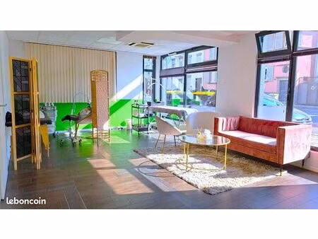 à louer - vaste local professionnel / commercial très lumineux de 114 m² - strasbourg neud