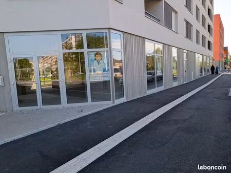 local neuf divisible pour médecins  à louer ou à vendre. a saisir