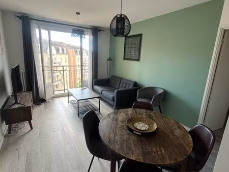 chambre meublée avec salle de bain privative