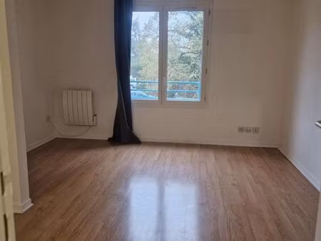 studio 21 m2 au perray en yvelines à 100 mètres centre commercial auchan