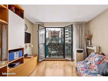 studio 1 pièce 31 m²