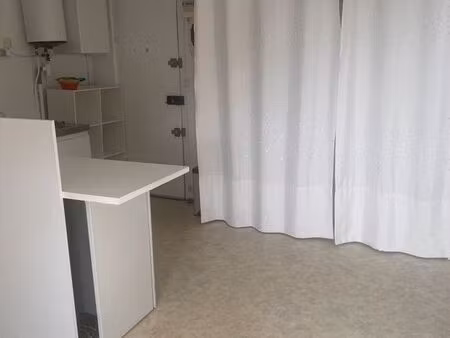 location studette  pour 1 personne  de 16m2 mansardée  20 m2 au sol