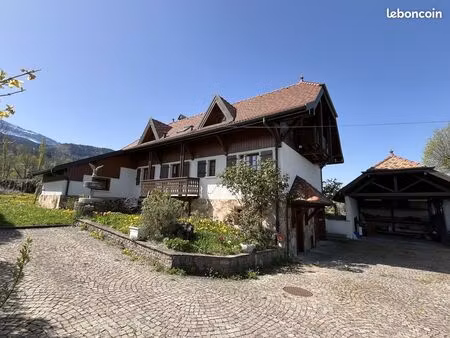 maison 6 pièces 216 m²