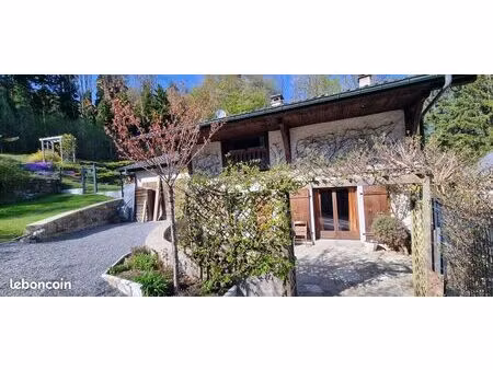 maison de 113 m² - 5 pièces - 3 chambres / 1007 m² de terrain avec piscine