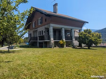 belle villa composée de 2 appartements indépendants