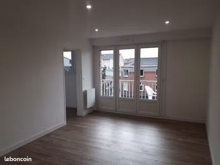 location t2 avec garage  balcon et cave