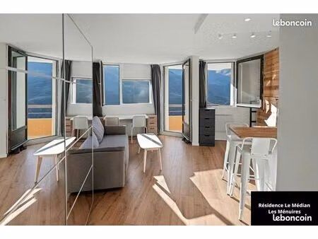 magnifique studio rénové skis aux pieds avec vues panoramiques aux menuires (3 vallées)