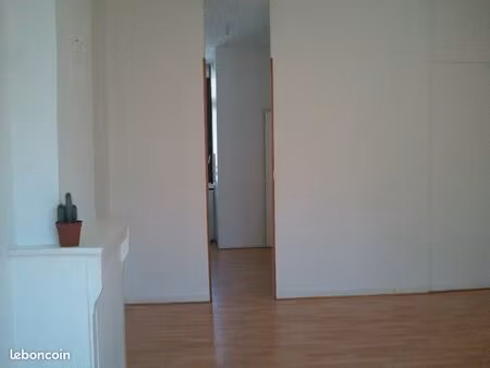 grand studio proche du métro ligne 1