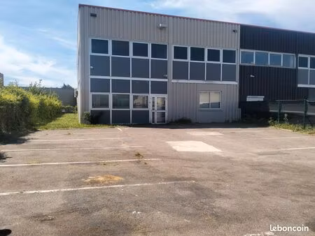 entrepôt/bureaux 750 m2