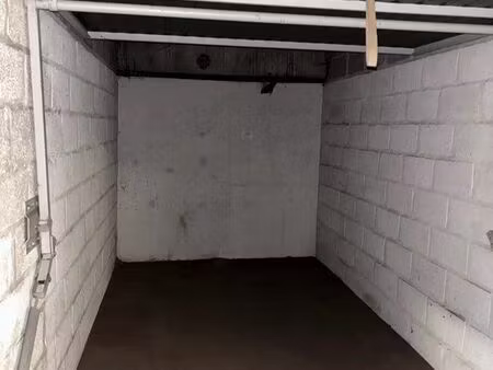 garage/box 9m2 melun