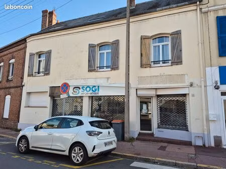immeuble avec local commercial et apt duplex avec parking