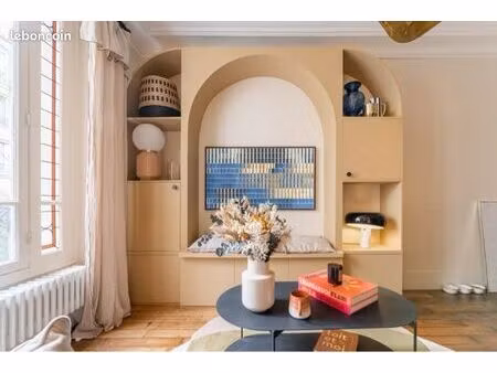 2 pièces rénové par architecte – calme sur cour et cachet ancien – guy môquet