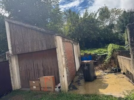garage avec jardin et parking
