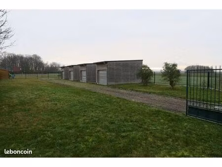 parking/box 700 m² bréval