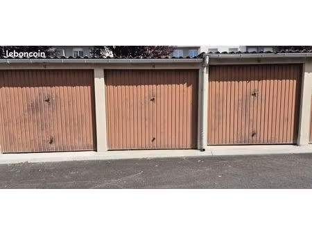 parking/box 12 m² mureaux