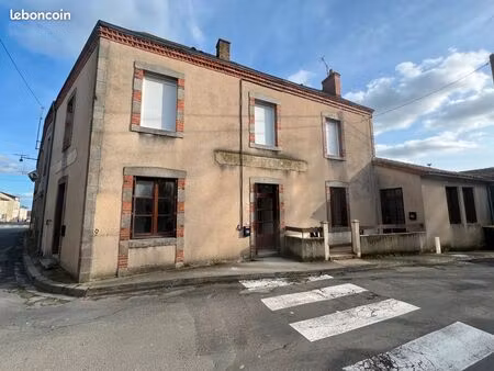 “immeuble loué – 1 500/mois – rentabilité – 3 lots + garage”