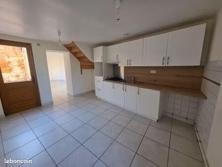 maison de 120 m² avec dépendances  terrasse  jardin  garage et stationnement