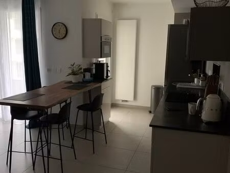 loue chambre double dans t3 très bien situé à annecy  proximité du lac et de la vieille vi