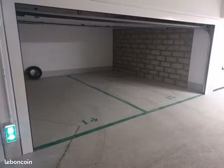 box 25 m2 en sous-sol