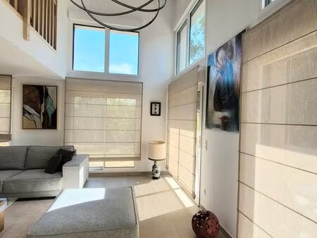 villa contemporaine – volumes spectaculaires  proche genève  dpe a  pompe à chaleur