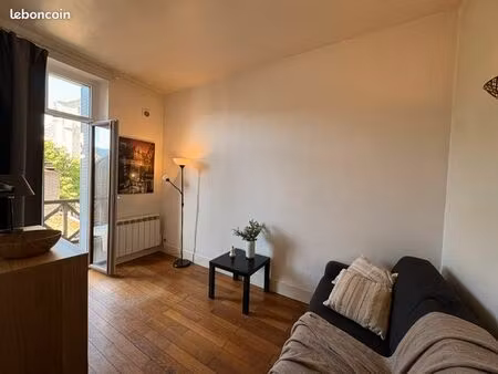 particulier loue t1 meublé aix les bains près du centre de ville)