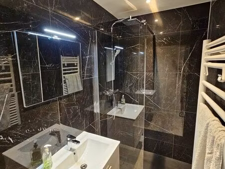 t1 bis refait à neuf - 35m2 meublé + 12m2 de terrasse & loggia + 1 place parking [950 cc -